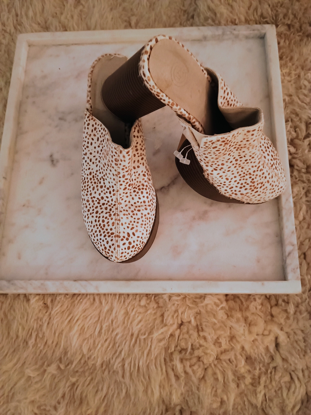 Urban Outfitters Womens White and Tan Speckled Platform Slip-On Mules Size 6